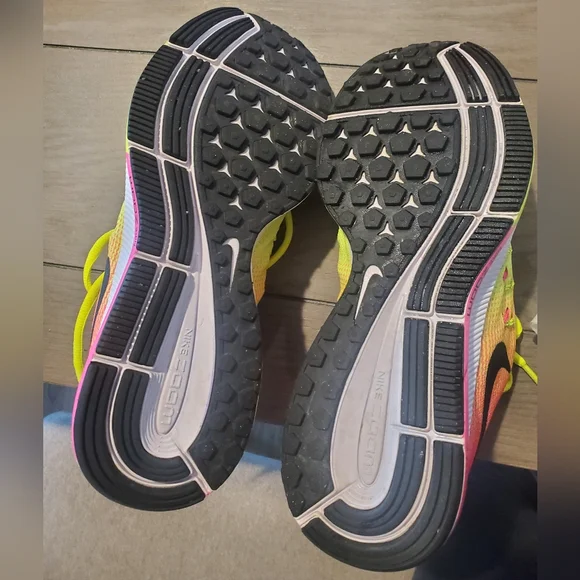 🚨🚨Nike Zoom Pegasus 33  Lime Green and Pink Running Shoes🚨🚨 - Picture 8 of 8
